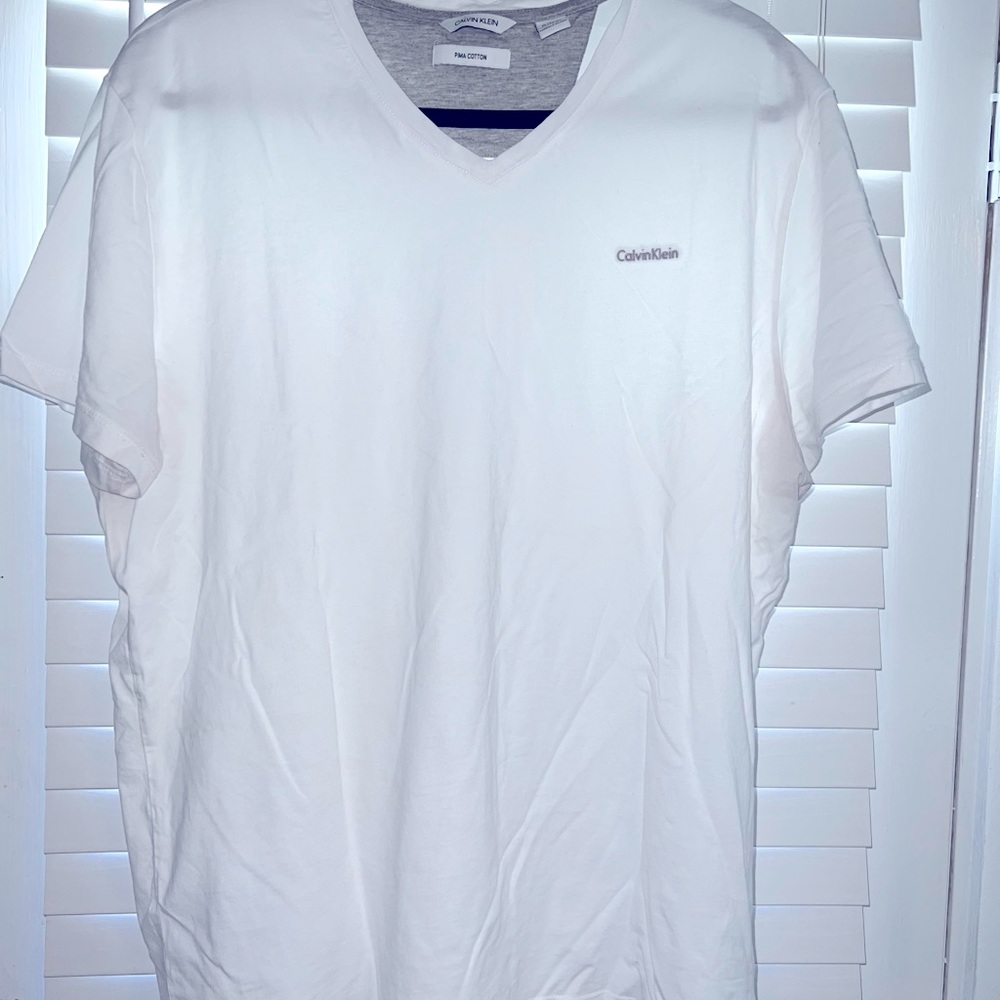 Any 4 tops for ✨$30! Bundle and send $30 offer! 
Calvin Klein Pima Cotton Tee XL